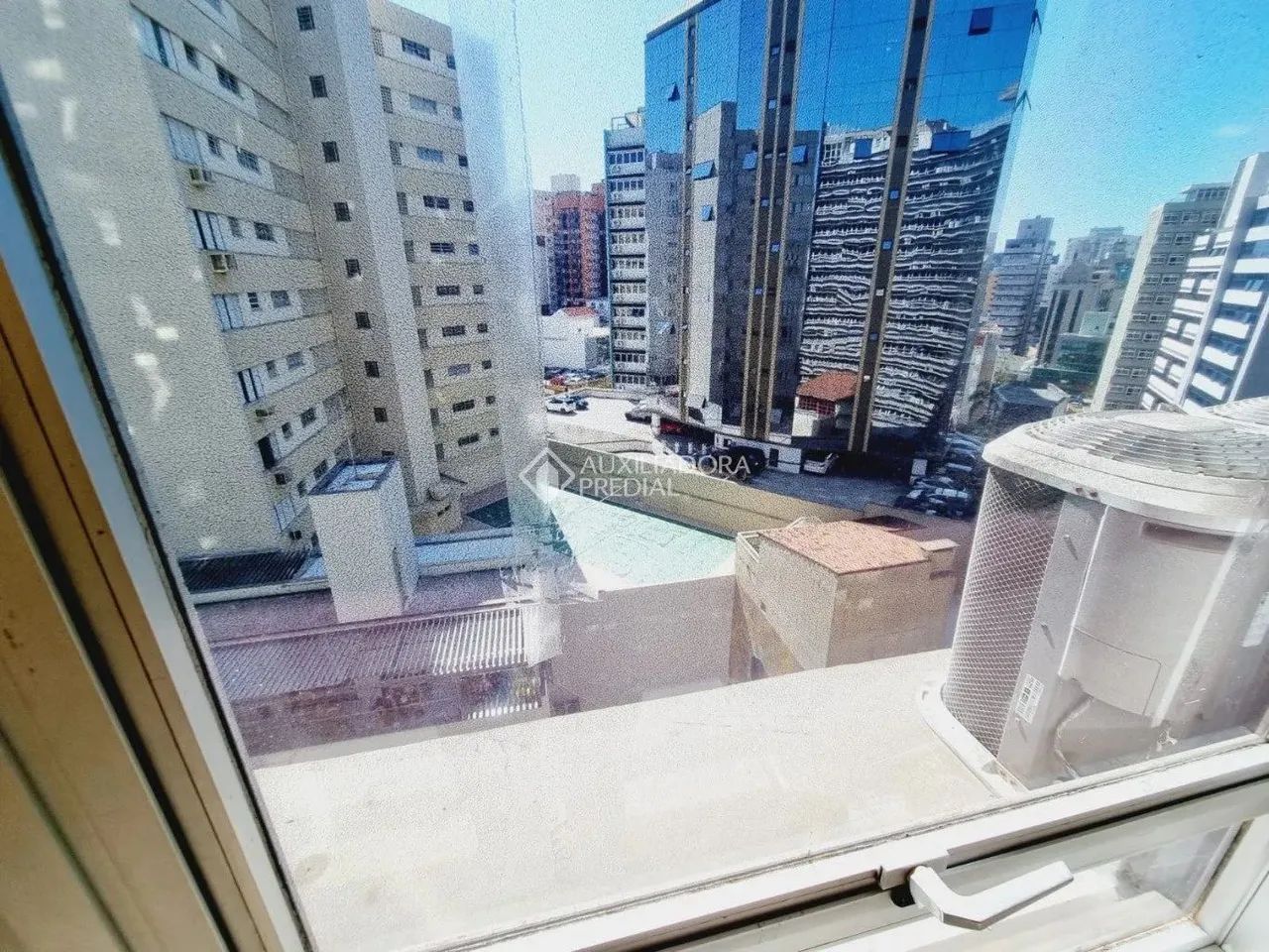 Sala comercial no Ceisa Center.