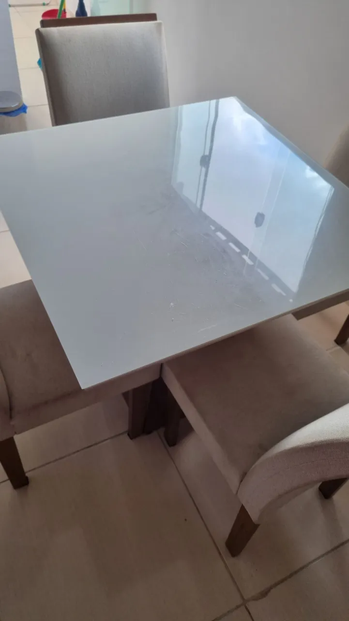 Mesa de Jantar Quadrada com 4 Cadeiras