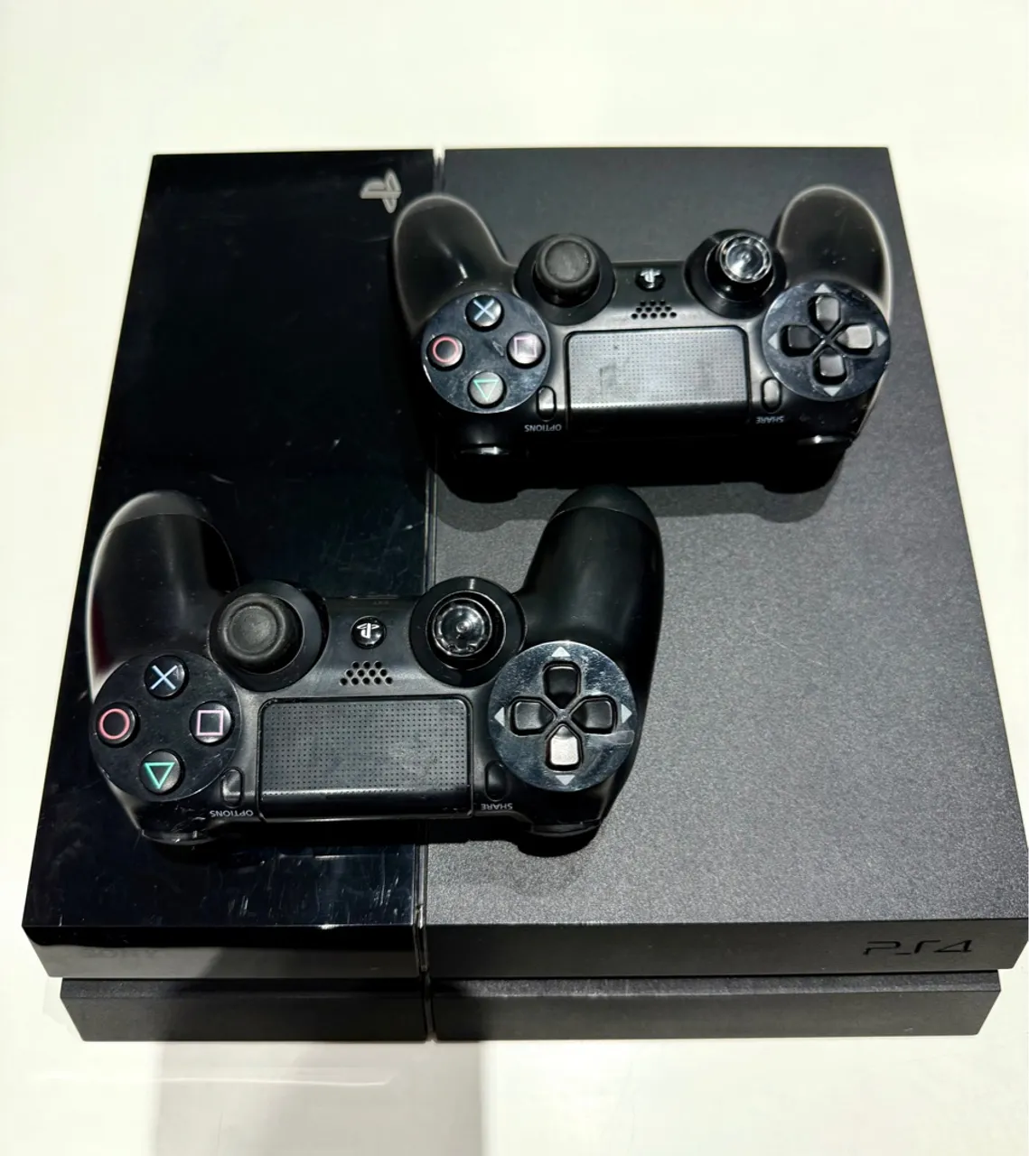 Playstation 4 com 2 Controles - Perfeito Estado