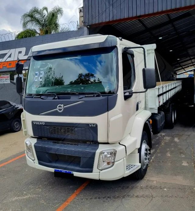 Volvo VM 270 6x2 Cabine Leito - 2022 (Apenas 57.000 km Original) - Foto 2