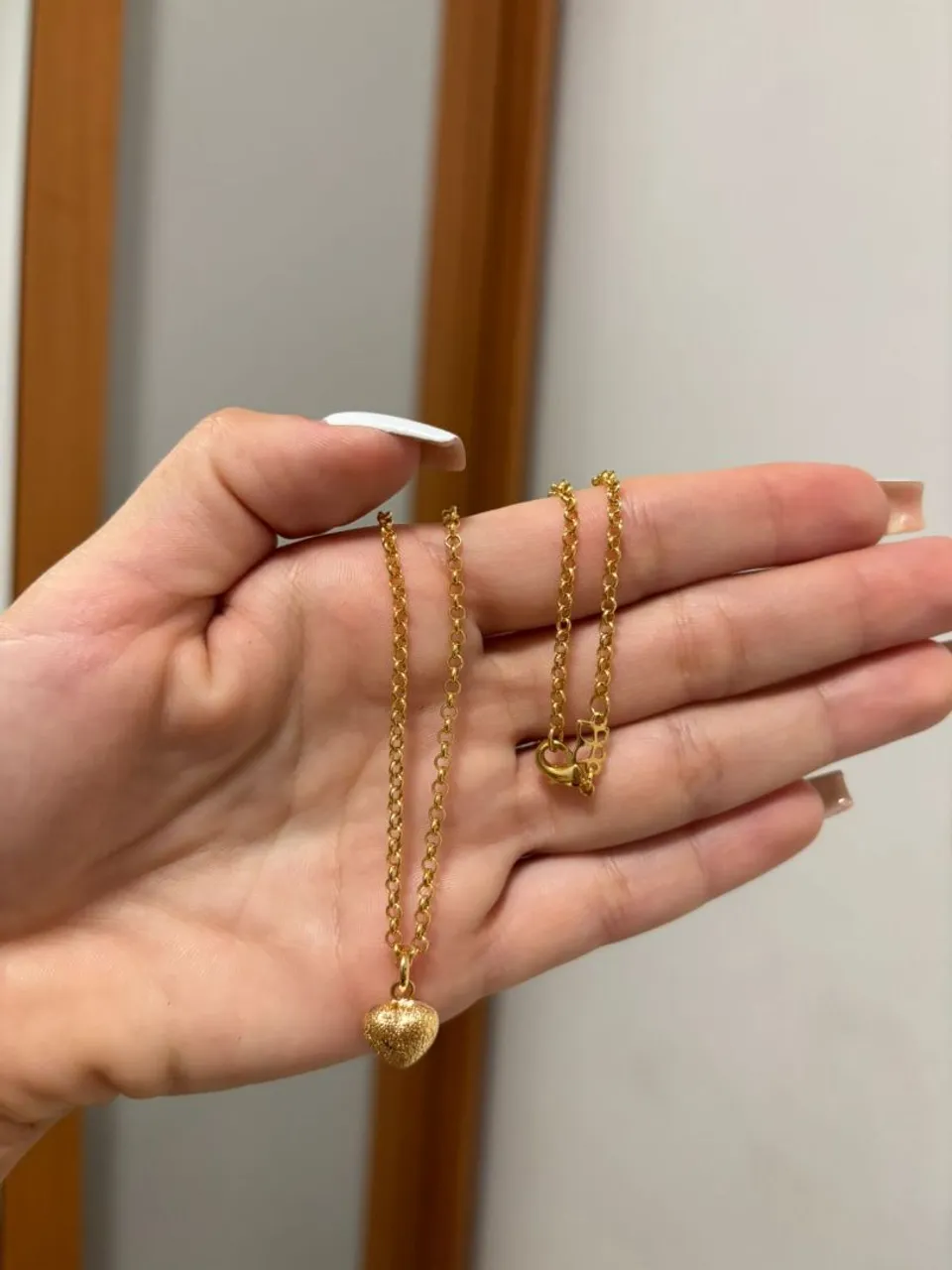 Colar de coração dourado