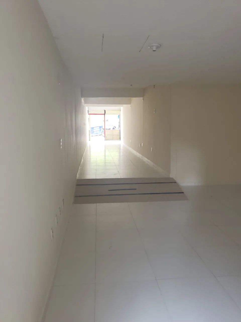 Ponto comercial grande e recém reformado! - Foto 3