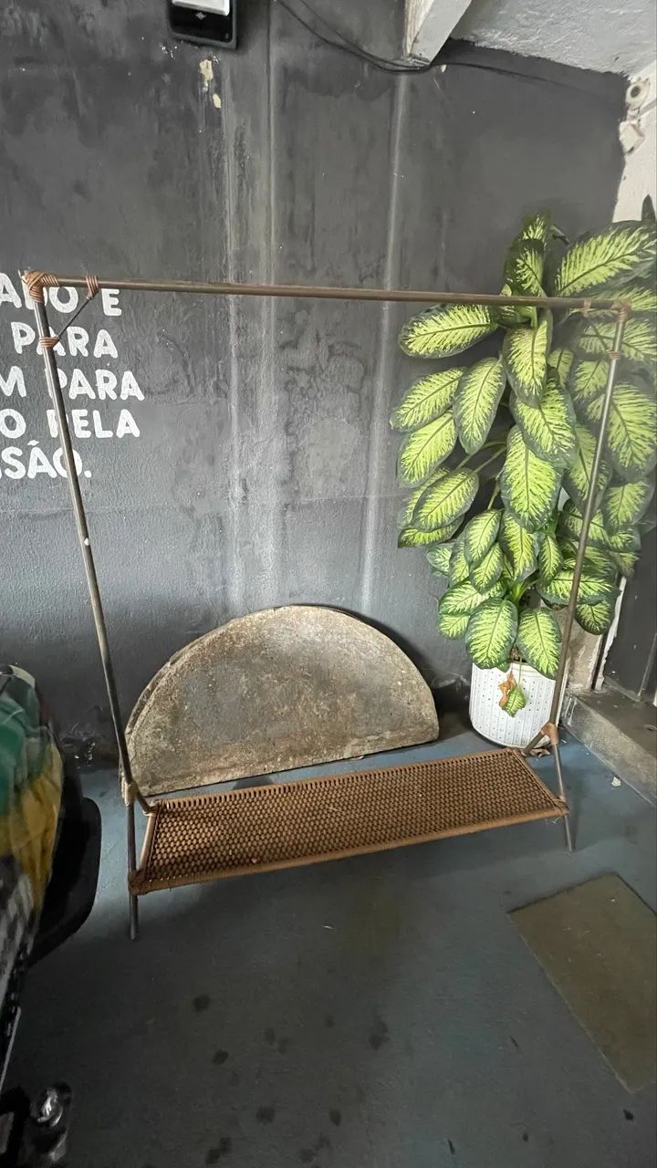 Arara de roupa e sapateira com 1,90 de largura por 2,00 de altura