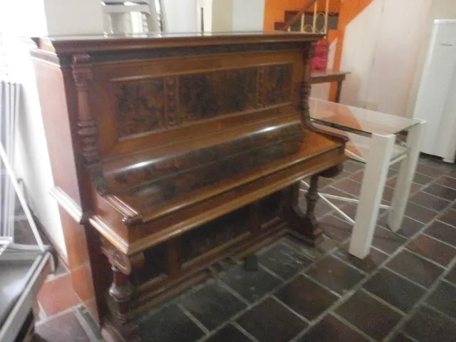piano de madeira - sem teclados - com cordas de aço