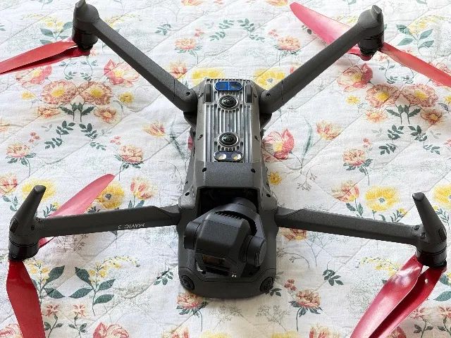 Drone DJI Mavic 3 Fly More Combo + Controle com Tela + 3 Baterias + Carregador Inteligente - Foto 5
