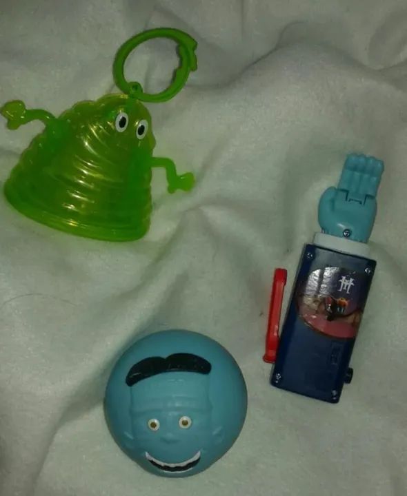 Brinquedo bonecos 3 peças Hotel Transilvânia MC Donald's (usado)