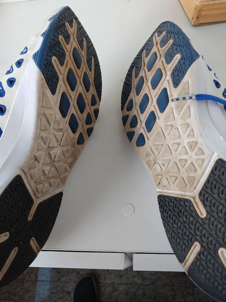 Tênis Esportivo Azul e Branco - Conforto e Estilo - Foto 3