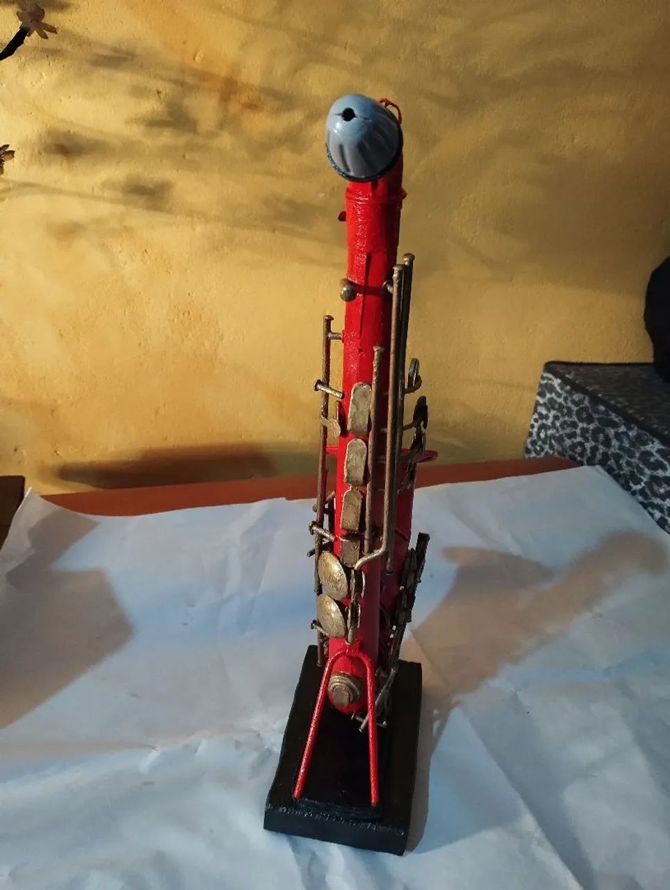 Saxofone Decorativo Vermelho com base em granito  - Foto 2