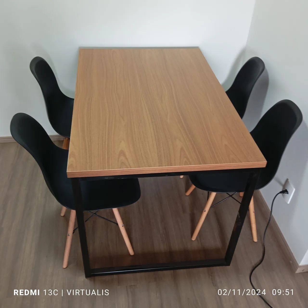 Mesa de Jantar com Tampo Amadeirado e Base de Ferro - Foto 5