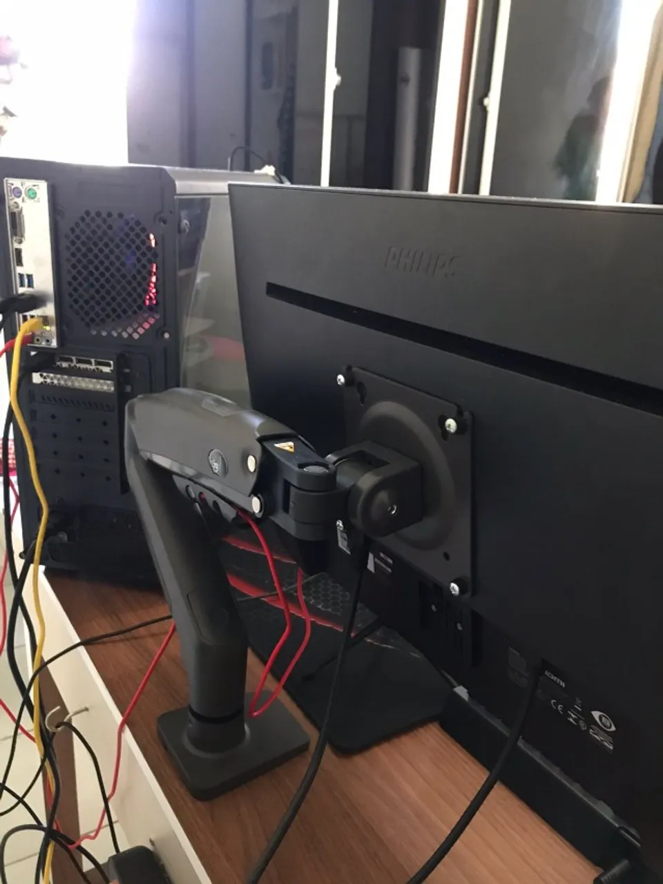 PC GAMER RX 580GB RYZEN 3 4100 16GB RGB - MONITOR + BRAÇO ARTICULADO