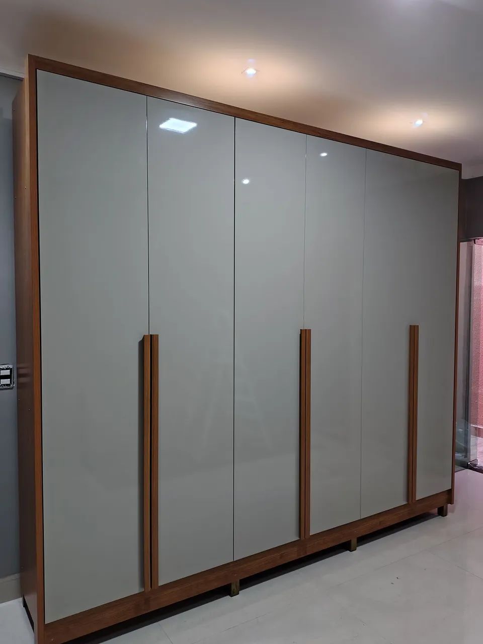 Guarda-Roupa Moderno com Design Elegante - Foto 4