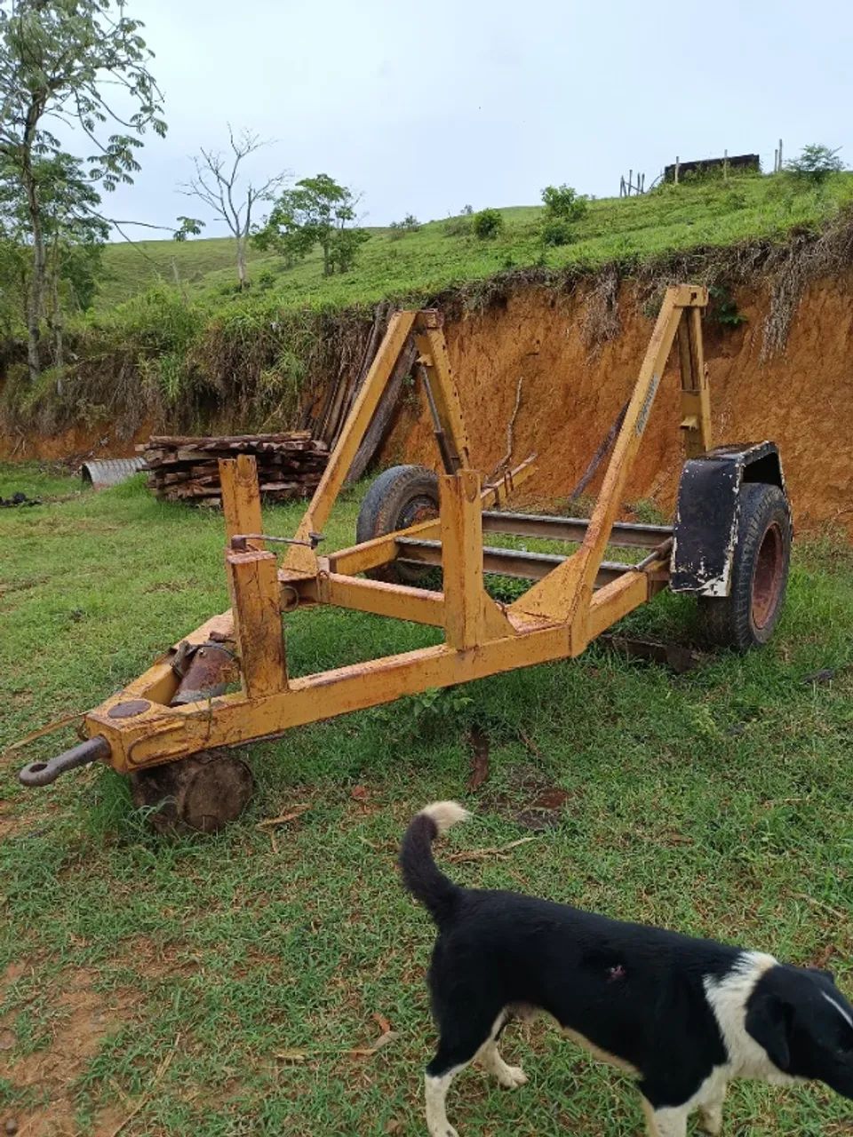 Carreta suporte de bobinas de cabos