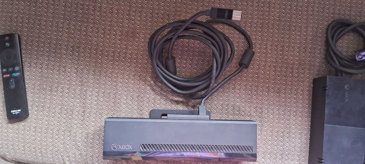 Kit xbox one com 5 fontes e um Kinect 