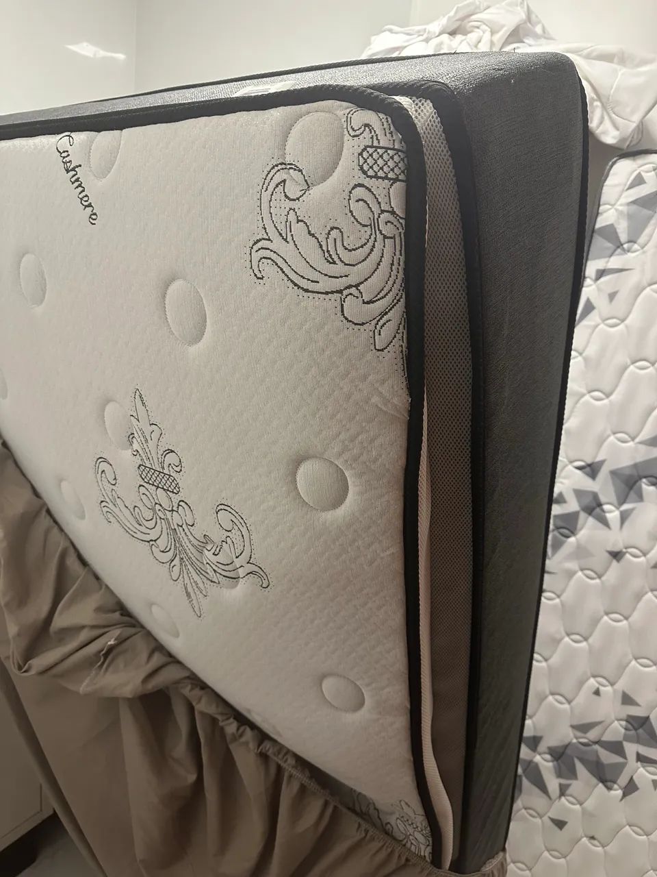 Colchao Cama box casal, base + colchão nunca usado !  - Foto 4