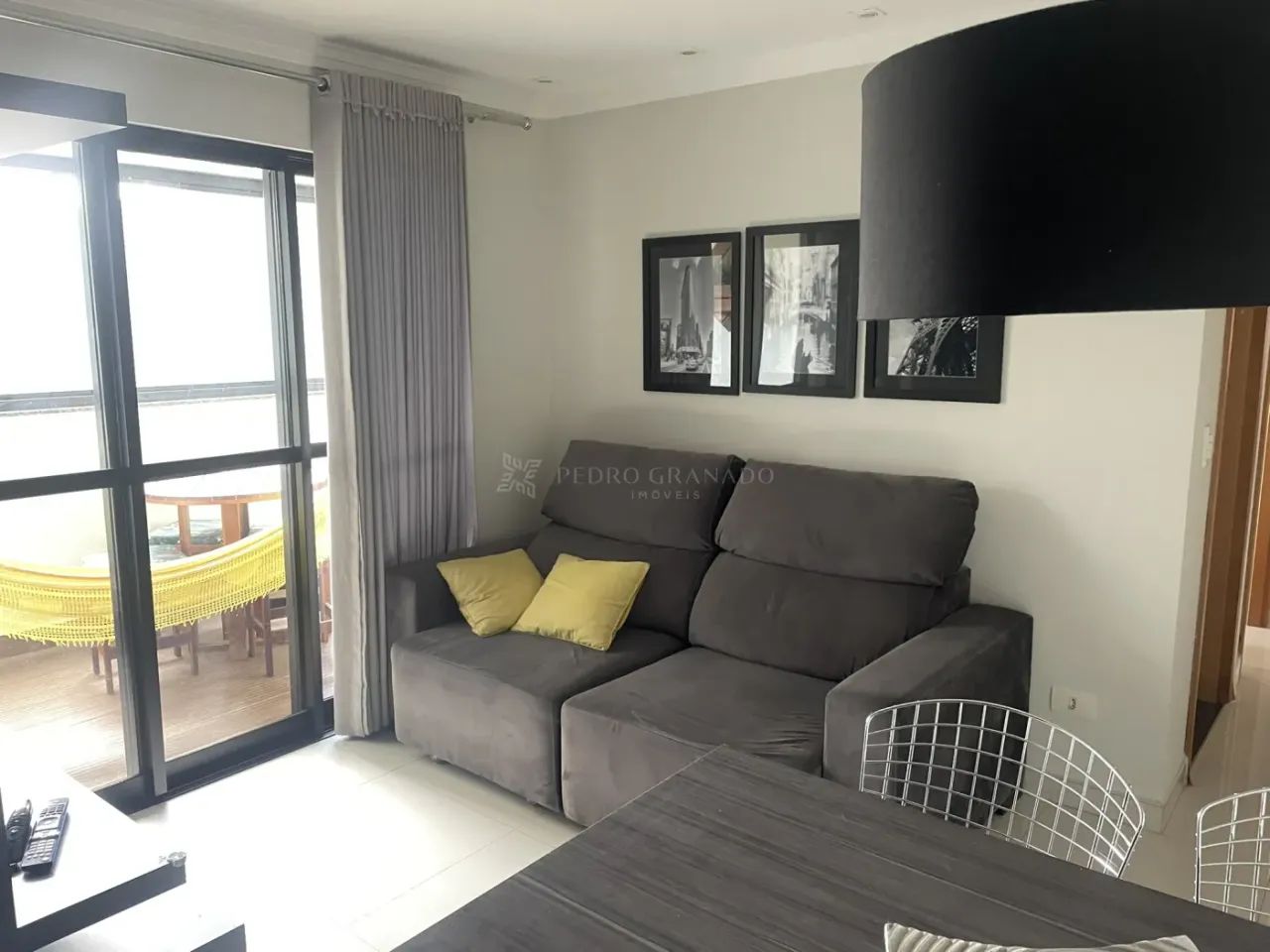Apartamento com 02 Dormitórios - Zona 07