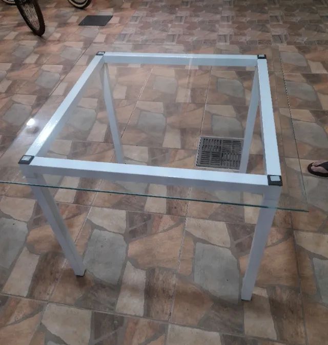 Mesa de vidro quadrada 4 lugares (sem cadeiras) - Foto 2
