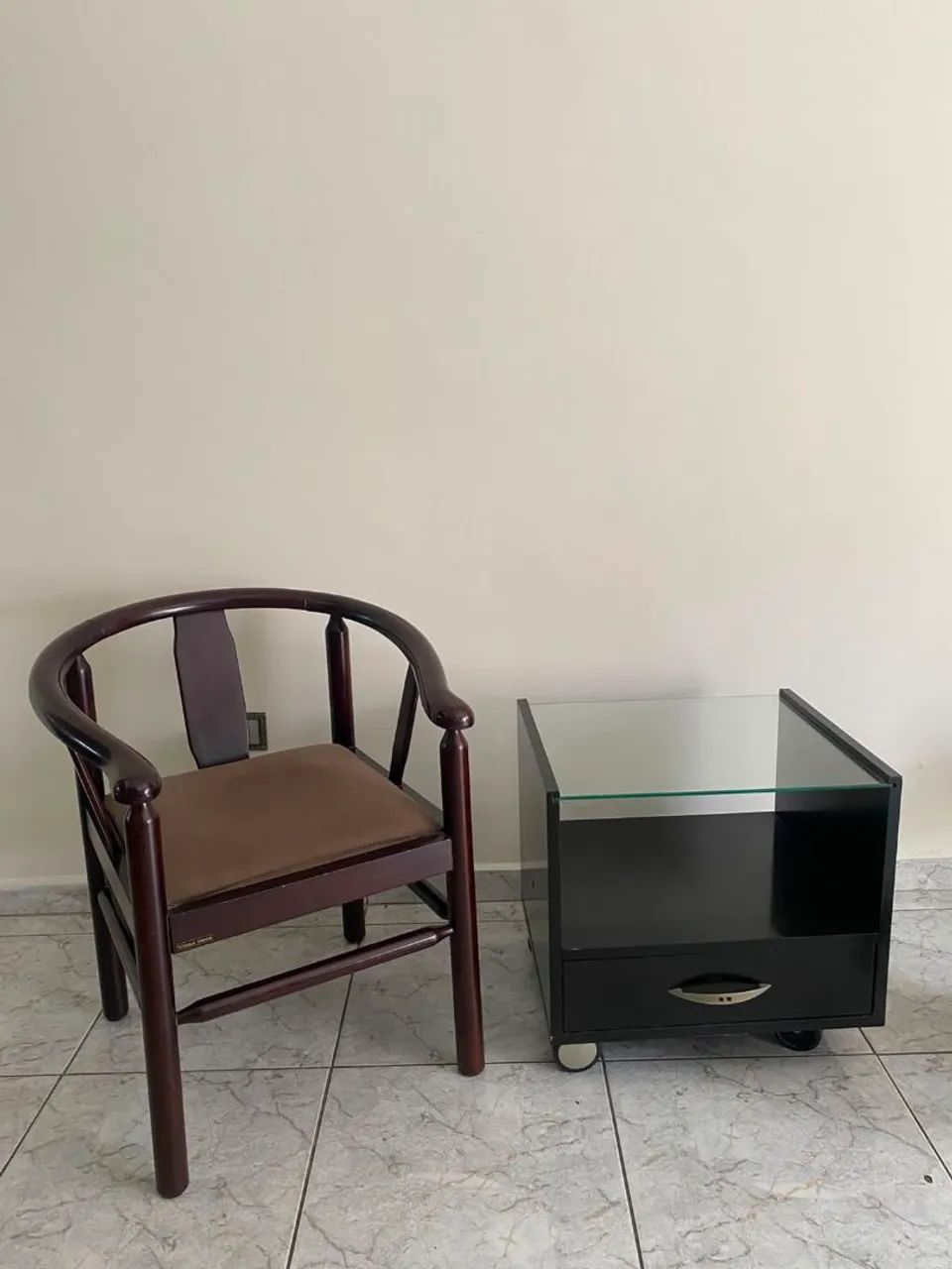 Mesa e cadeira 