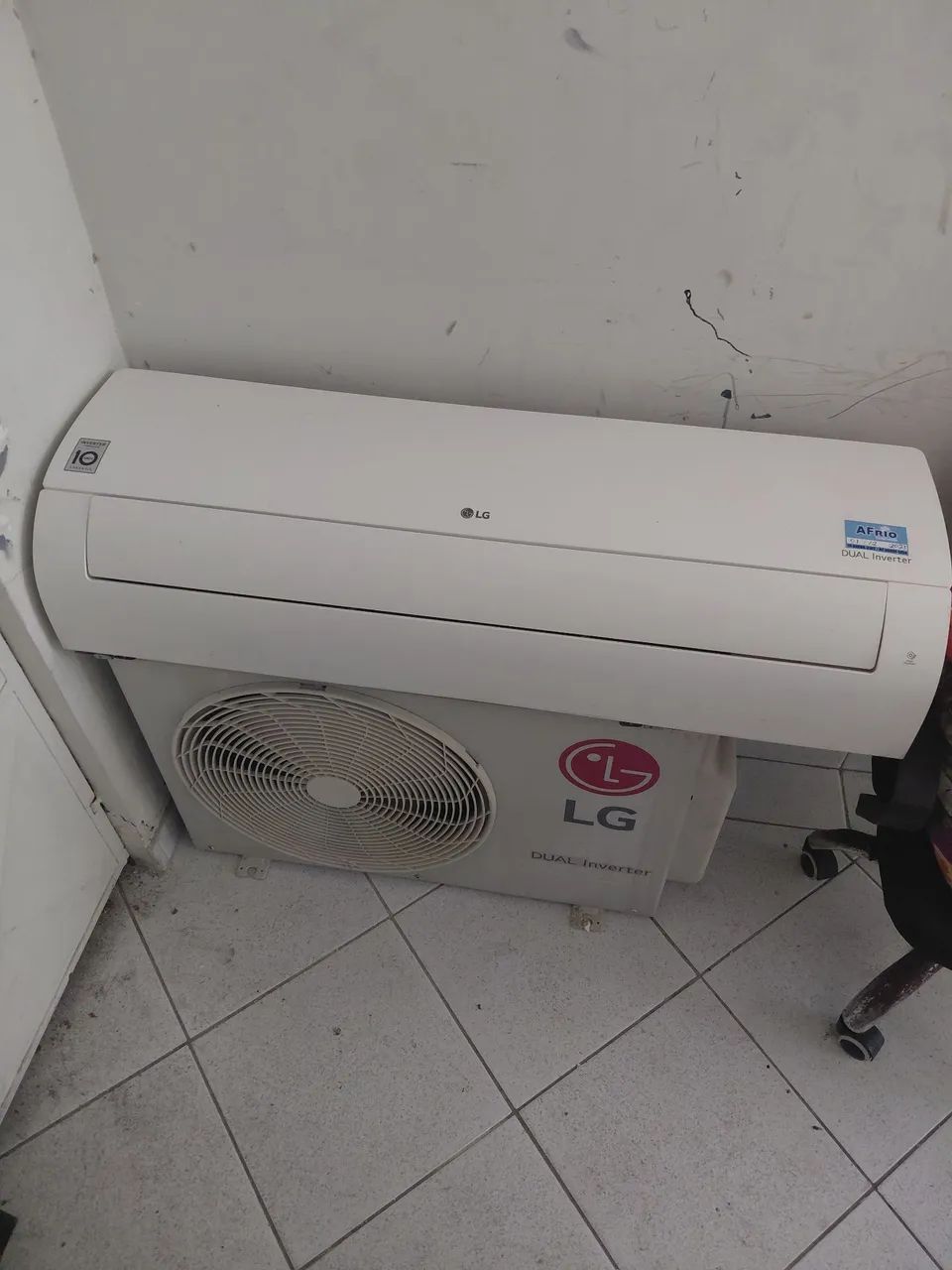 Vendo ar condicionado com defeito não sei qual é  - Foto 3