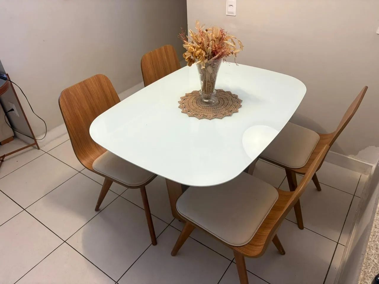 MESA DE JANTAR E CADEIRAS - Foto 2