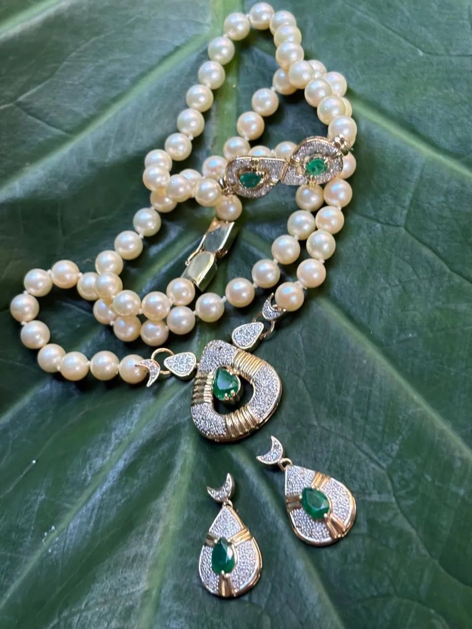 Conjunto Pérolas com Brilhantes e Esmeraldas  - Foto 2