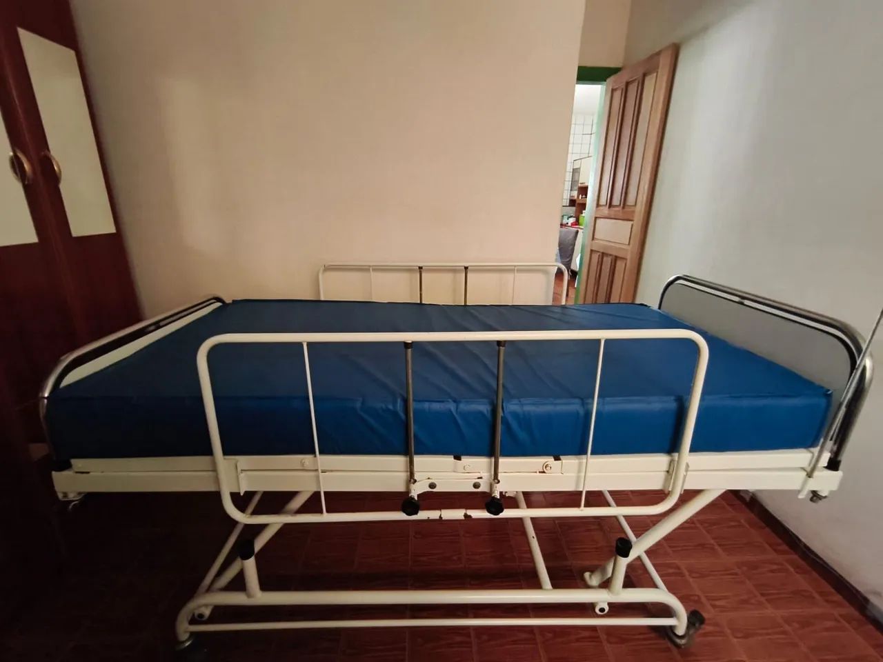 Cama hospitalar 3 manivelas  - Foto 2
