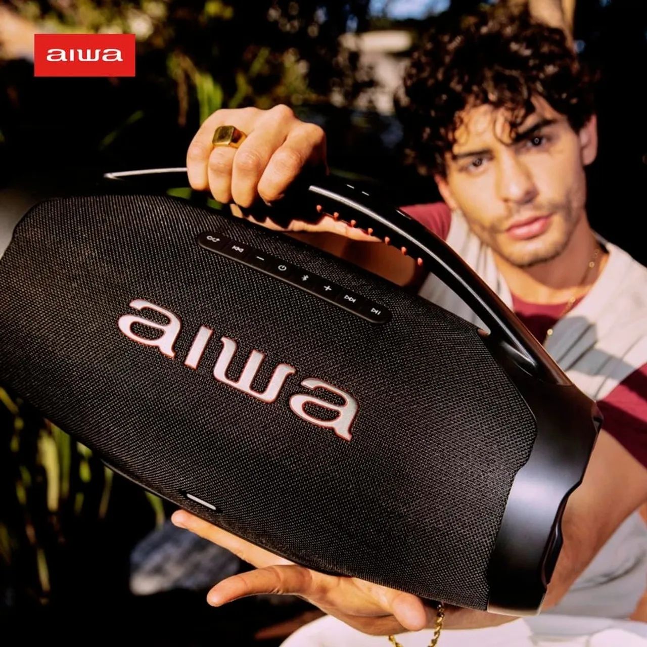 Aiwa Boombox seminova, 200W, impecável. Grave monstro. R$1500 pra vender logo.