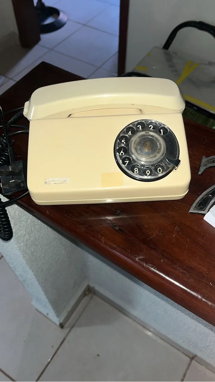 Aparelho de telefone antigo.  Perfeito  - Foto 2