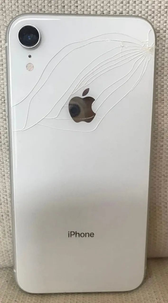 iPhone XR branco (tela trincada)