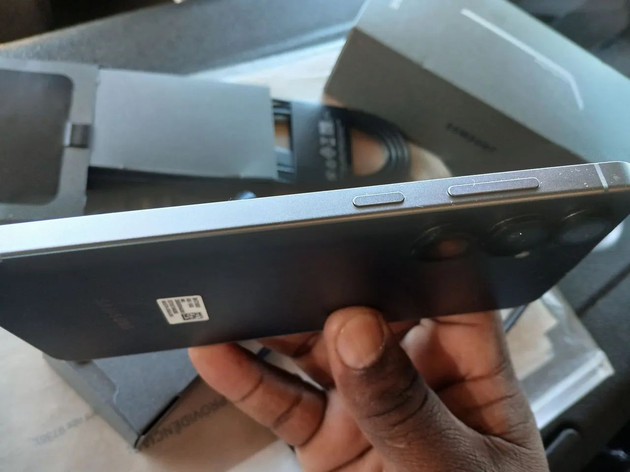 Celular  s25 FE , com garantia até março 2027 - Foto 2