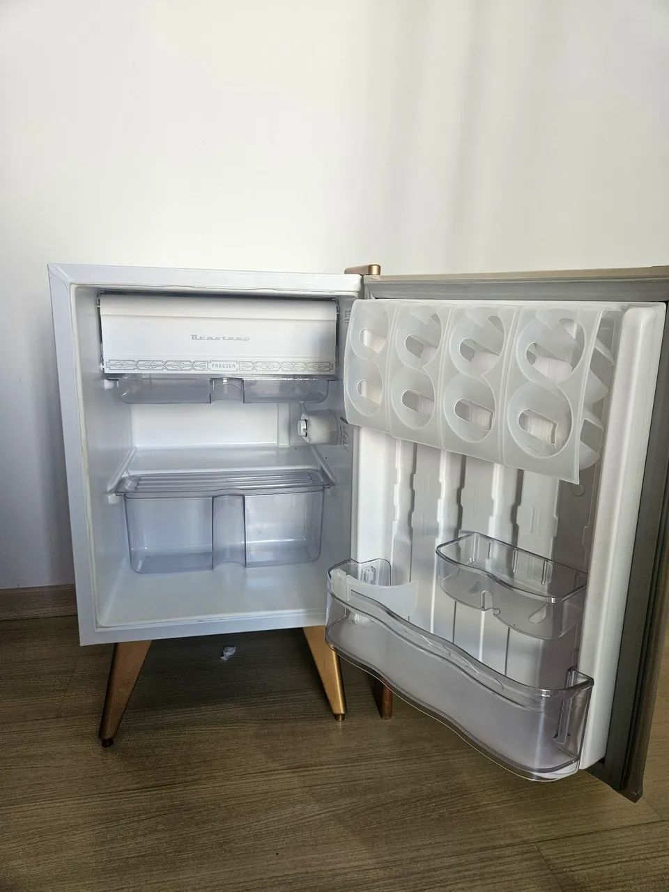Frigobar brastemp retro envelopado creme/branco e rosegold - Foto 4