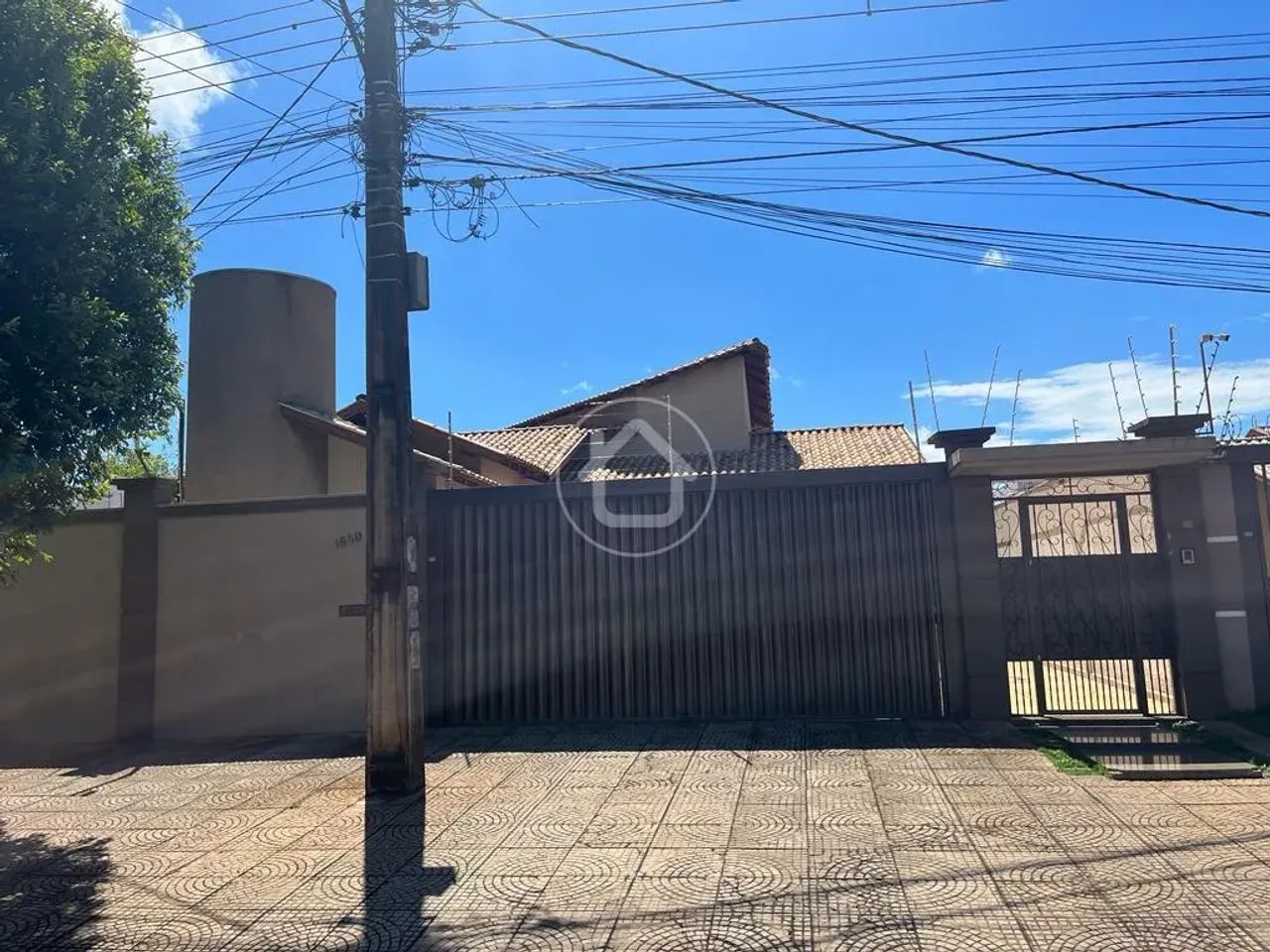 CASA COM AMPLO QUINTAL - Foto 2