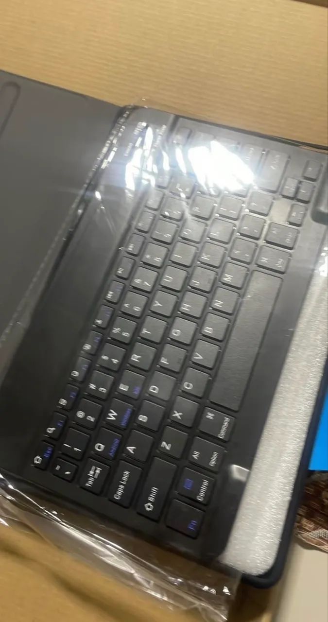 Case Com teclado para iPad A16 11a Geracao 10.9 Pol - Foto 4
