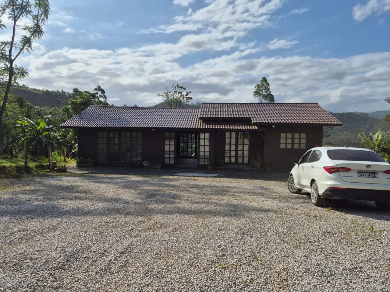 CASA EM SÍTIO BIGUACU