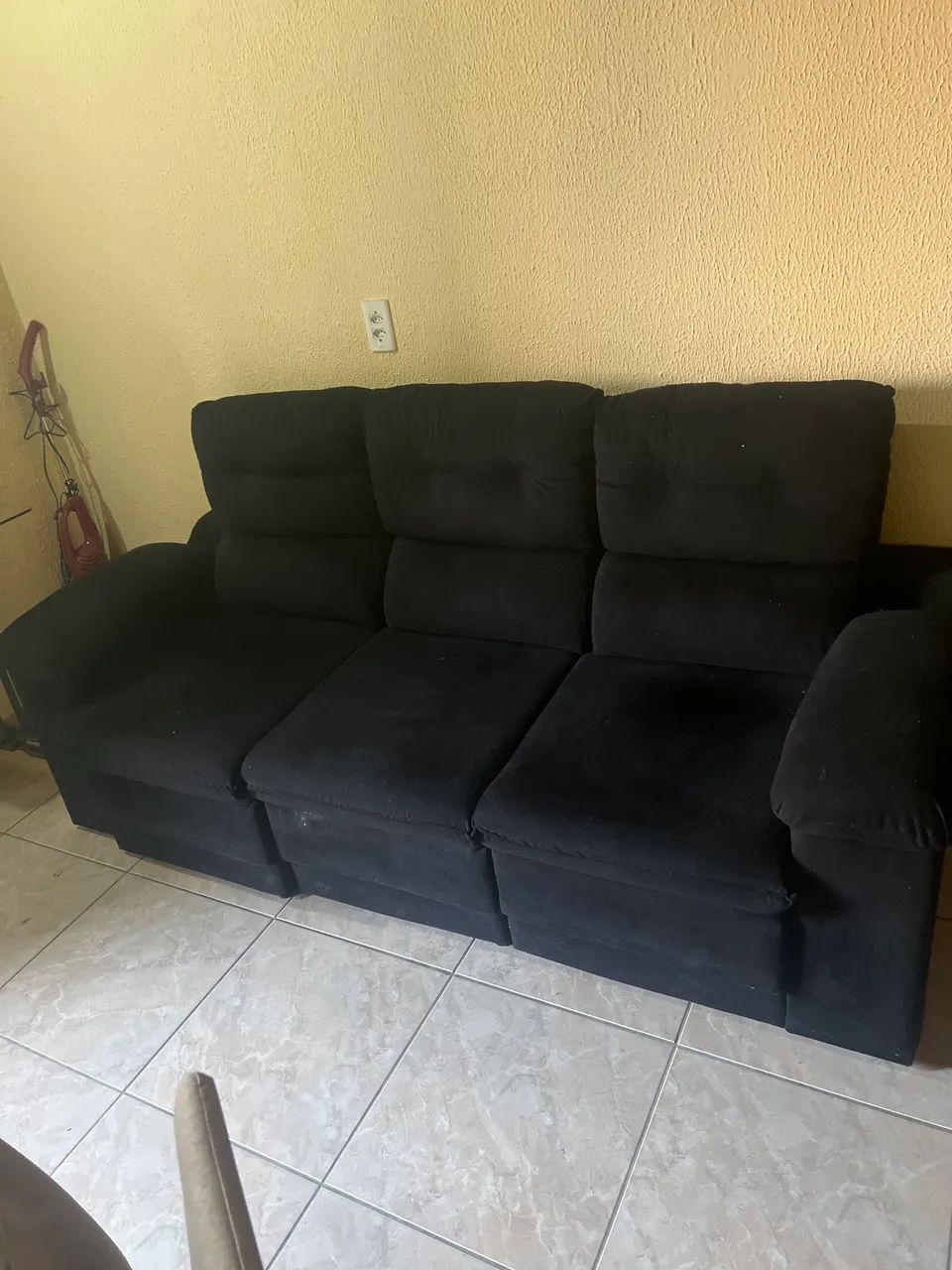 Vende se sofá 3 lugares em ótimo estado  - Foto 2