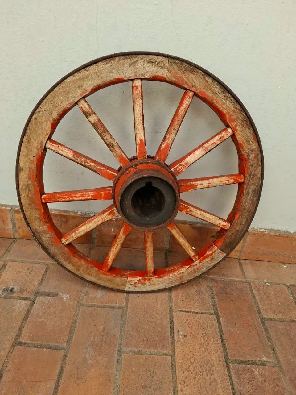 Roda de carroça antiga (60cm de diâmetro) - Foto 3