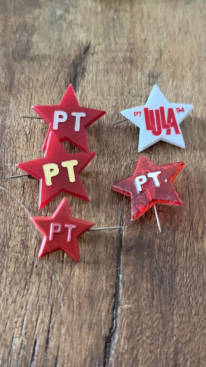 Coleção PT Lula - Buttons, Pins, Estrelas e Broches Históricos - Foto 3