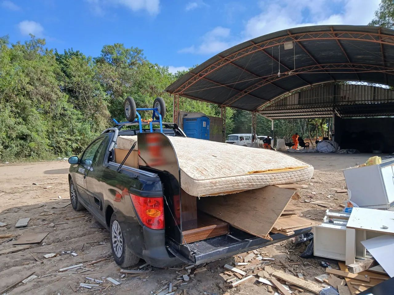 Carreto/Descarte de Material  - Foto 4