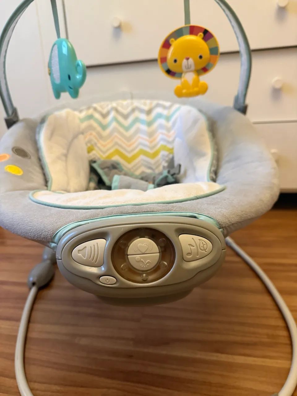Cadeira de bebê que vibra e toca música  - Foto 2