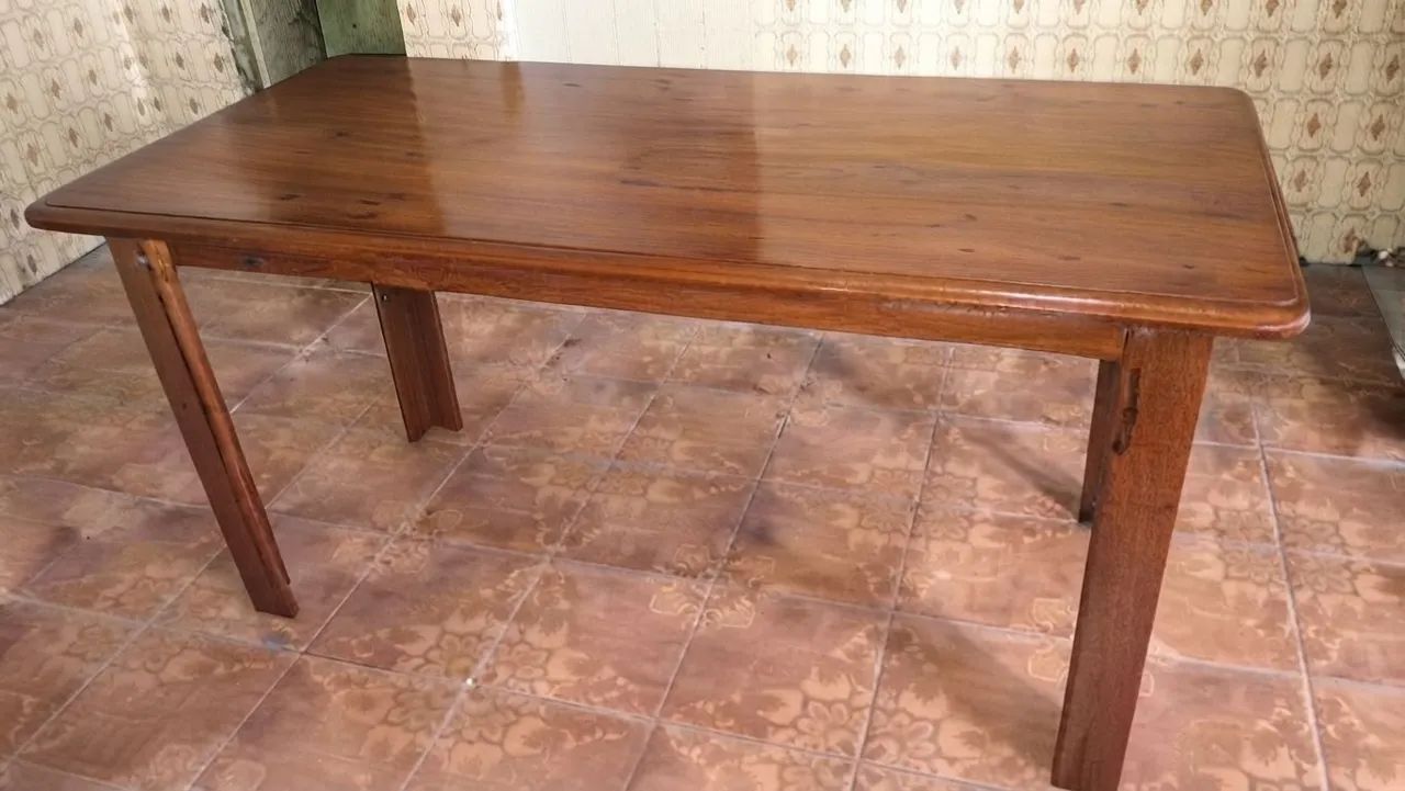 Mesa de jantar de Madeira maciça