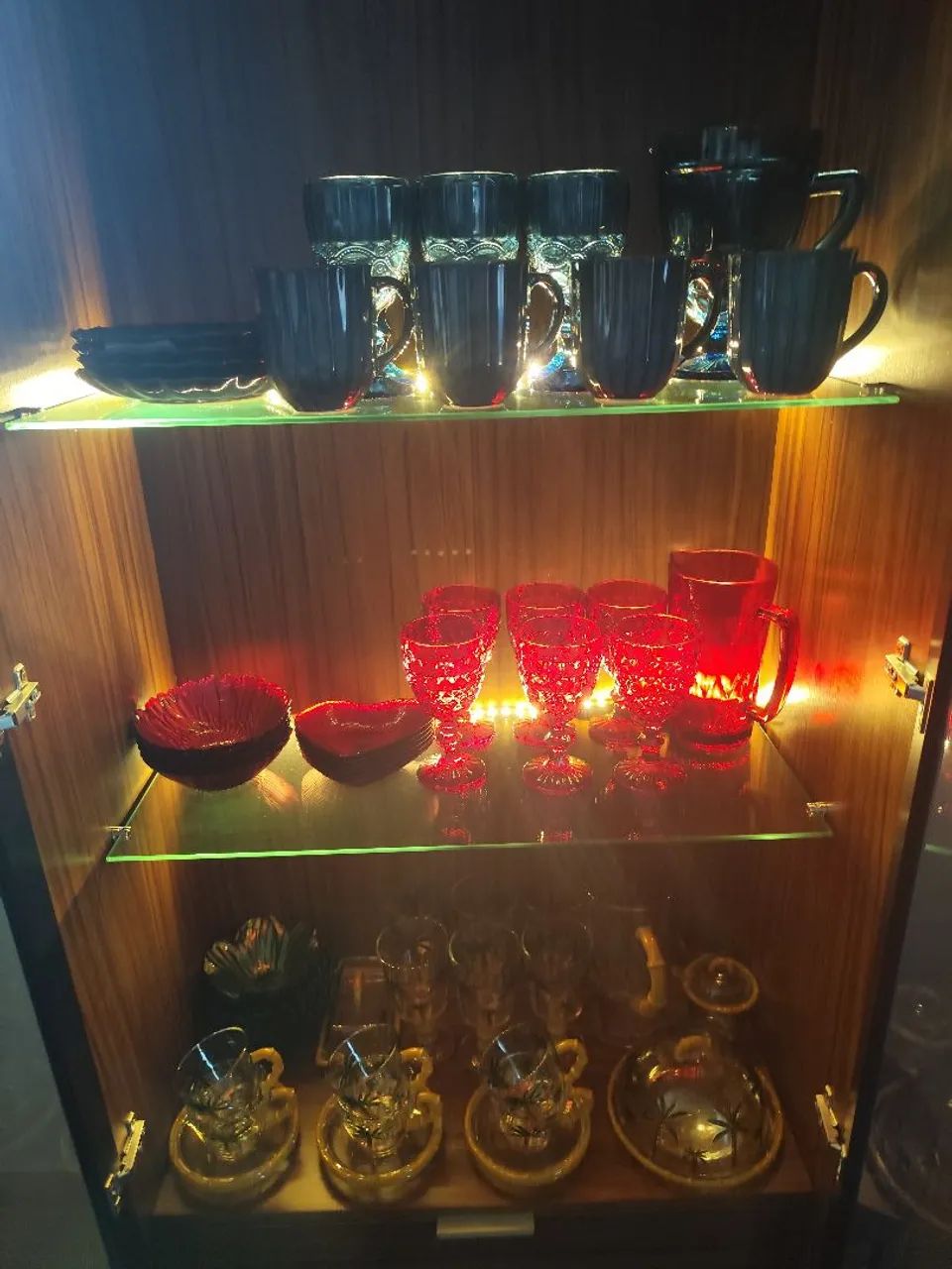 VENDO CRISTALEIRA COM LED - Foto 4