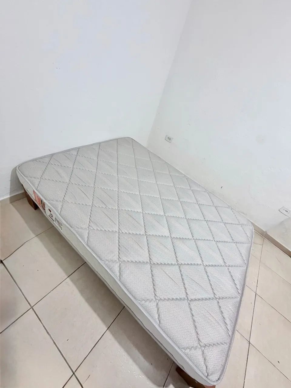 Cama casal com base em madeira + colchão  - Foto 4