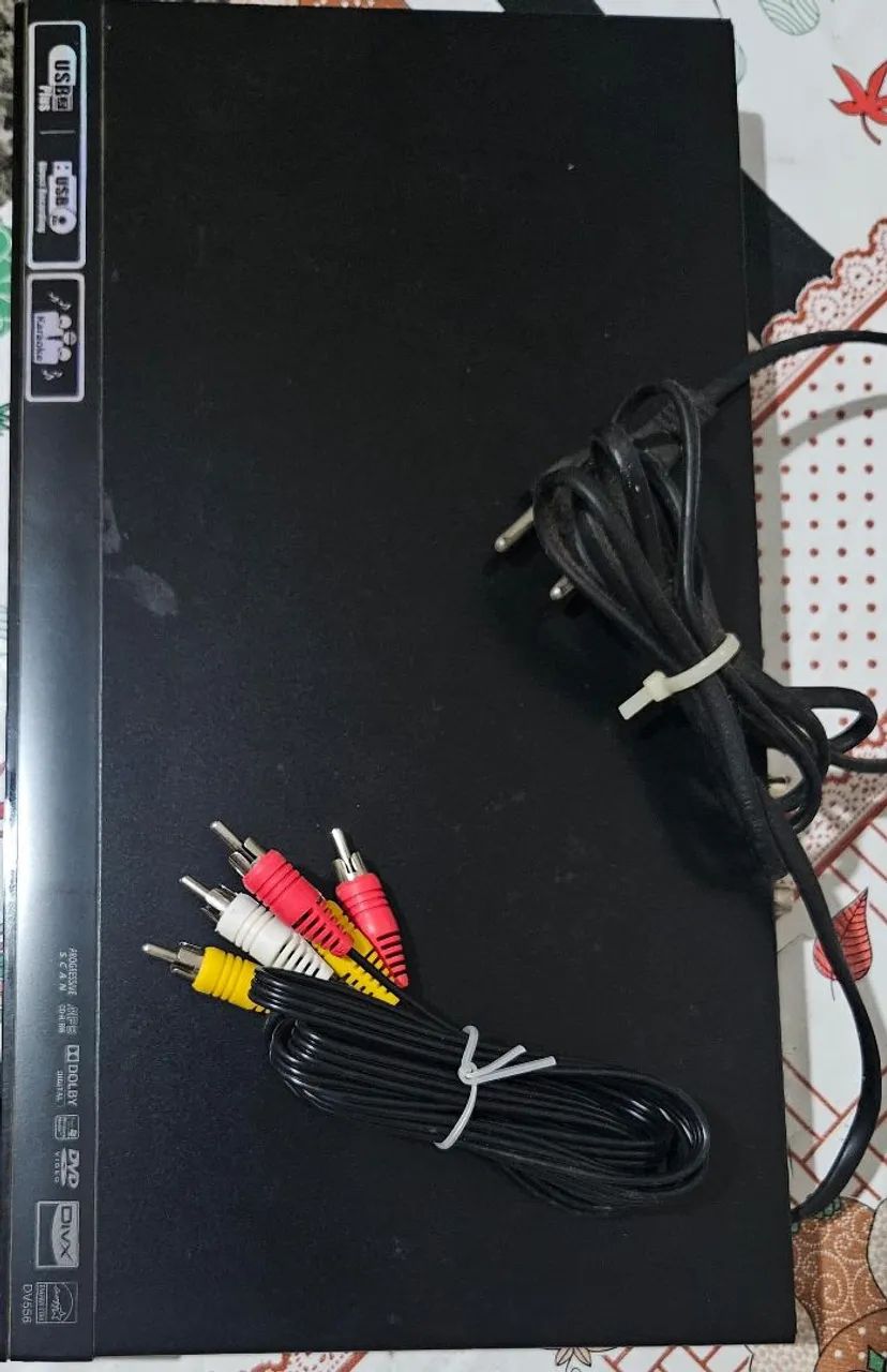 Vendo um  LG DVD PLAYER modelo DV 556 110/220