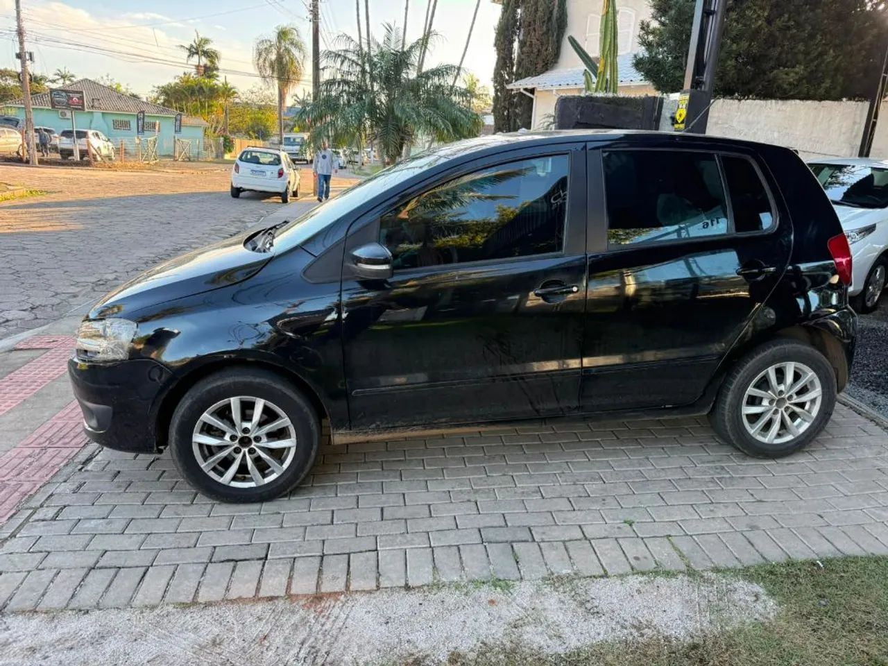 Volkswagen Fox 1.0 MI Total Flex 8V 5P 2014 - Foto 4