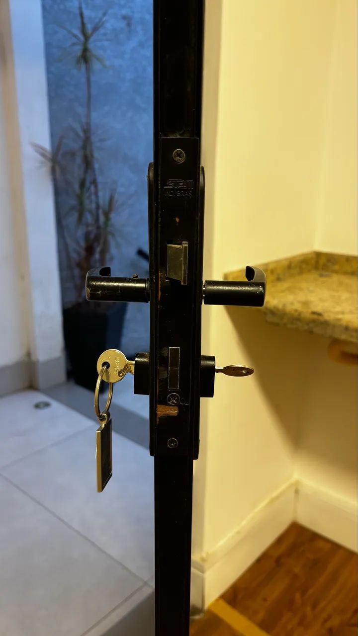 Porta de Alumínio com Visor - Foto 4