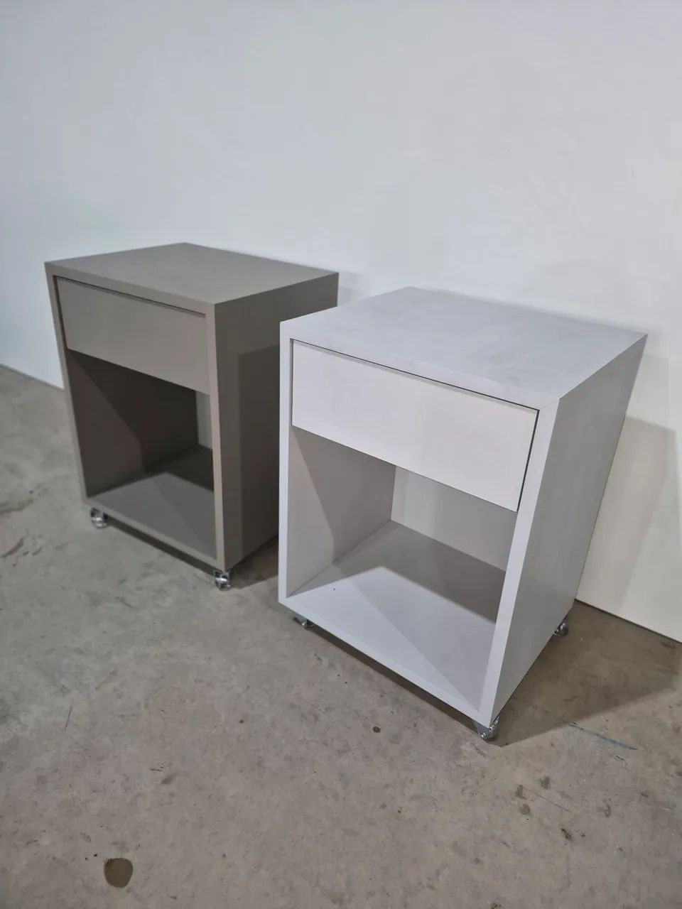 Criado mudo / Mesa de cabeceira