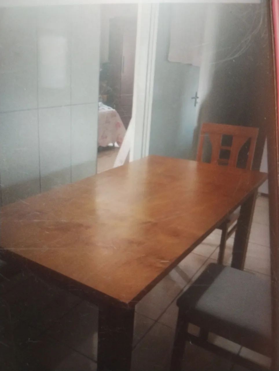 Mesa de madeira semi nova - Foto 2