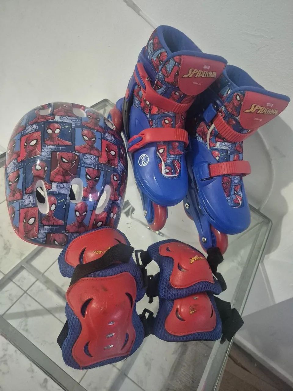 Kit completo de Patins do homem aranha usado apenas uma vez!
