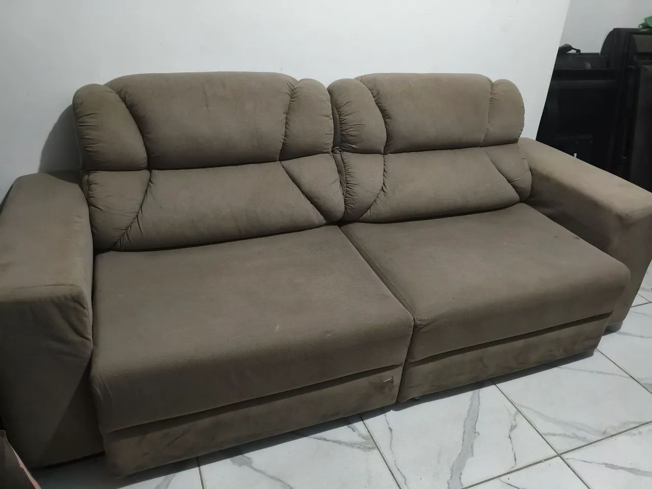 Sofá cama retratil 2.80 metros tecido Suede semi novo