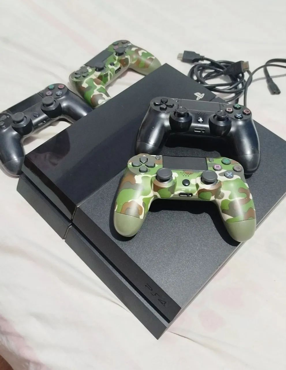 Ps4 FAT + 4 manetes