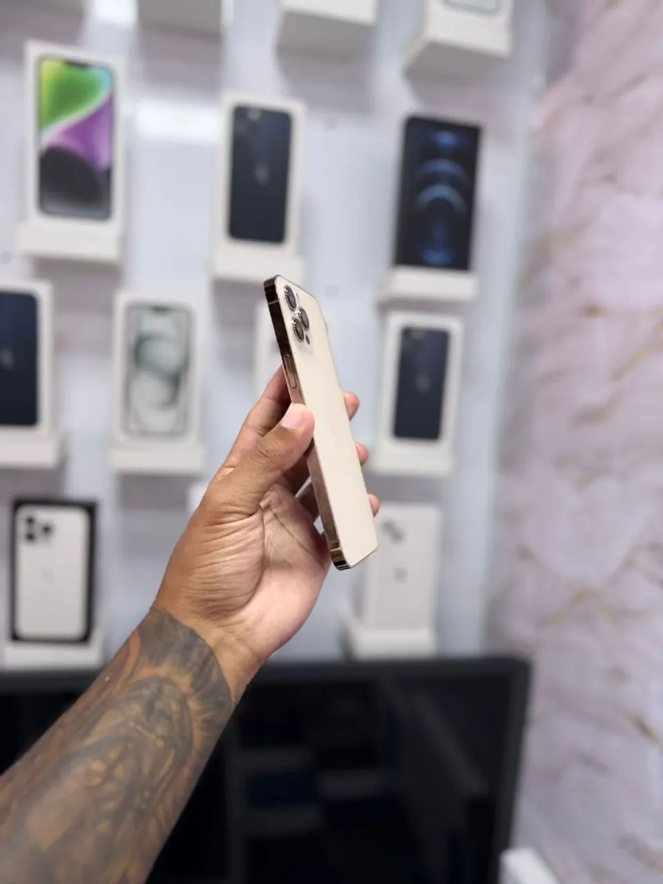 IPHONE 12 PRO MAX 128GB<br>R$ 2.250,00 MUITO LINDO - Foto 2